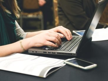 computer-desk-email-7112